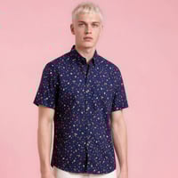 Image 1 of camisa manga corta fresas y margaritas azul