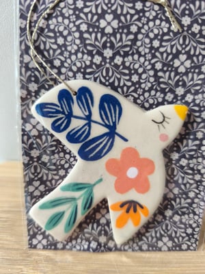 Image of  Petit oiseau à suspendre fleur rose