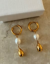 Image 2 of Teardrop Pearl Gold Stainless Steel 