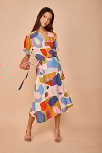 Image 2 of Vestido abstracto colores