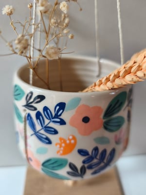 Image of   Pot suspendu fleur rose