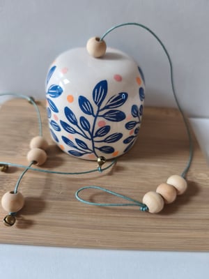 Image of   Cloche à suspendre feuillage bleu 