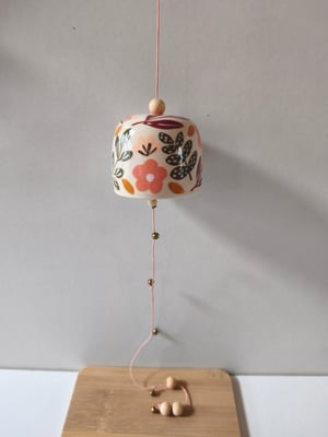 Image of   Cloche à suspendre fleur rose bordeau 