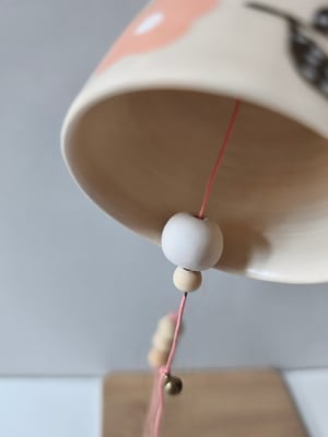 Image of   Cloche à suspendre fleur rose bordeau 