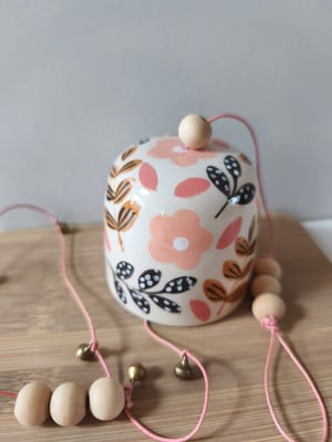 Image of   Cloche à suspendre fleur rose clair 