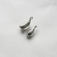 Image 2 of garlic clove in silver 