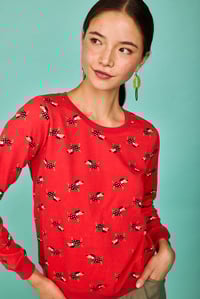 Image 2 of Sudadera perrito fondo rojo