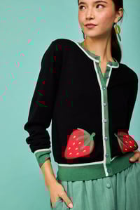 Image 1 of Chaqueta fresa negra