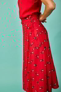 Image 3 of Falda perrito rojo