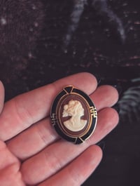 Deco cameo brooch 