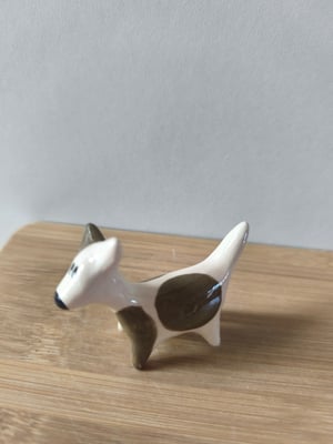 Image of  Petit chien brun marron 