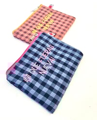 Image 1 of Monedero o neceser bordado Ni que fueras nueva