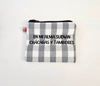 Image 2 of Monedero o neceser bordado  En mi alma suenan chácaras y tambores