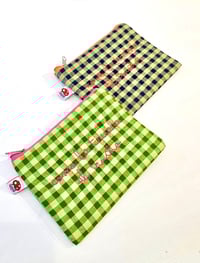 Image 1 of Monedero o neceser bordado  Como la trucha al trucho