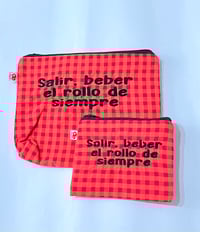 Image 2 of Monedero o neceser bordado Salir, beber, el rollo de siempre