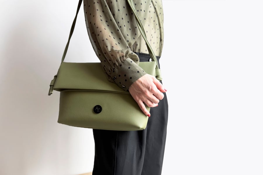 Image of Folded 2in1 bag olive