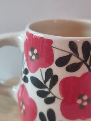 Image of    tasse anse feuillage fleur rose 