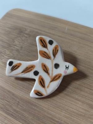 Image of Broche oiseau feuillage brun