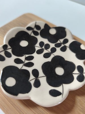 Image of  Coupelle fleur feuillage noir 