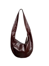 Image 3 of the round bag in coffee bean brown