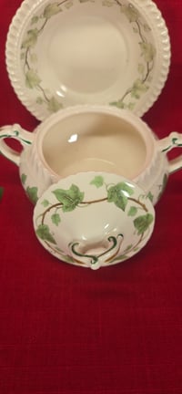 Image 4 of Sucrier en porcelaine motif lierre – Avec couvercle et assiette assortie Royal Gadroon