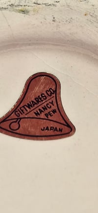 Image 4 of Pot de fleurs vintage en céramique en forme de chaussons de bébé