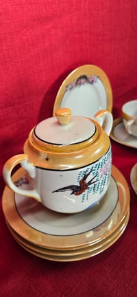 Image 4 of Sucrier et Pot à lait, Tasse et petites assiètes (pièce unique)