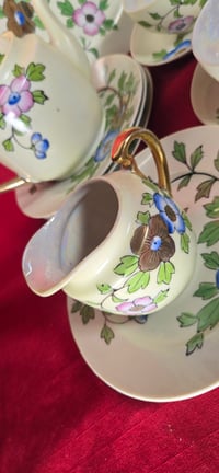 Image 5 of Théière, Pot a lait, Sucrier, 2 Tasses et petites assiètes Porcelaine