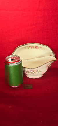 Image 1 of Saucière en ivoire, ornemanté d'or avec soucoupe Woods, Angleterre