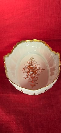 Image 4 of Porte-bonbonnières en porcelaine design de fleurs avec garnitures dorées