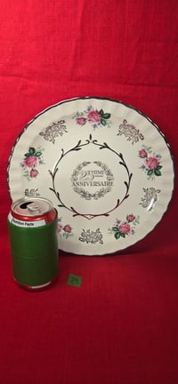 Image 1 of Assiette anniversaire AVON, céramique d'Angleterre, roses roses (25 cm), vintage