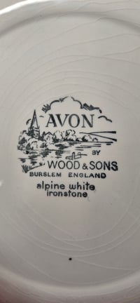 Image 4 of Assiette anniversaire AVON, céramique d'Angleterre, roses roses (25 cm), vintage