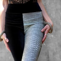 Image 6 of BIKOLOR LEGGINGS | SHINY SNAKE + BLACK VELVET VERSION