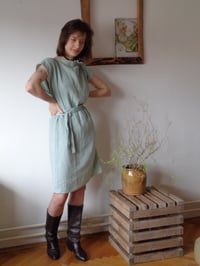 Image 2 of cotton muslin / double gauze DRESS // sleeveless, with belt