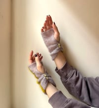 Image 3 of scrunchy handwarmers ~ pea 