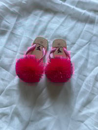 Pajaro Valador Pom Pom Flip Flops