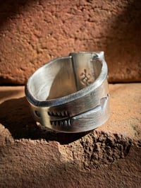 Image 6 of WL&A Handmade Heavy Ingot Sonoran Mtn Turquoise Arrow Ring - Size 12
