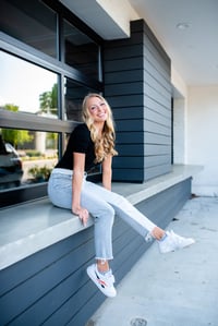 Image 2 of 2:30pm-Colorful Senior Styled Shoot with Leslie Kerrigan of Seniorologie