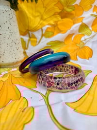 Image 2 of Brune Iris bloom