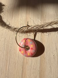 Image 2 of Boucles d'oreilles en porcelaine, donuts roses
