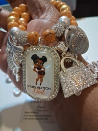 Image 1 of Lv girl