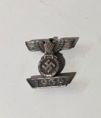 Image 2 of WW2 (Nazi Germany) 1939 Spange (Clasp) for the 1914 Iron Cross 2nd Class Medal - Maker Mark (L/11)