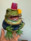 Viktar the frog sculpture 