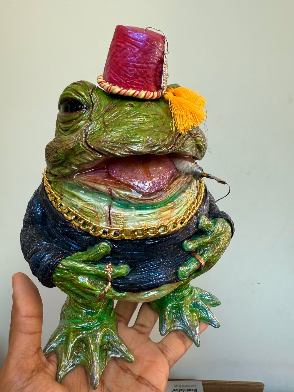 Viktar the frog sculpture 