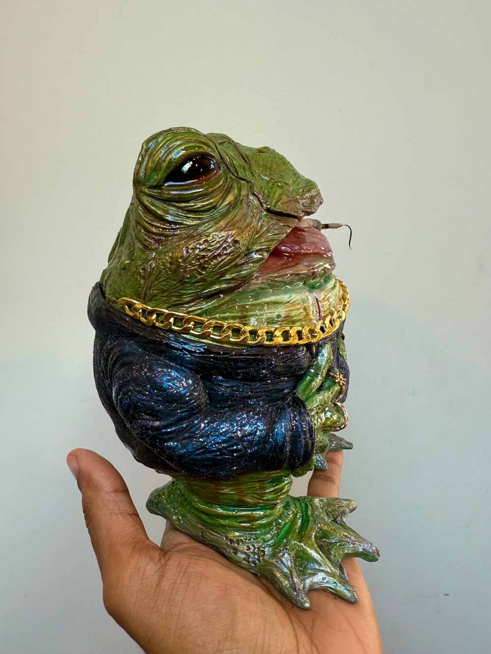 Viktar the frog sculpture 