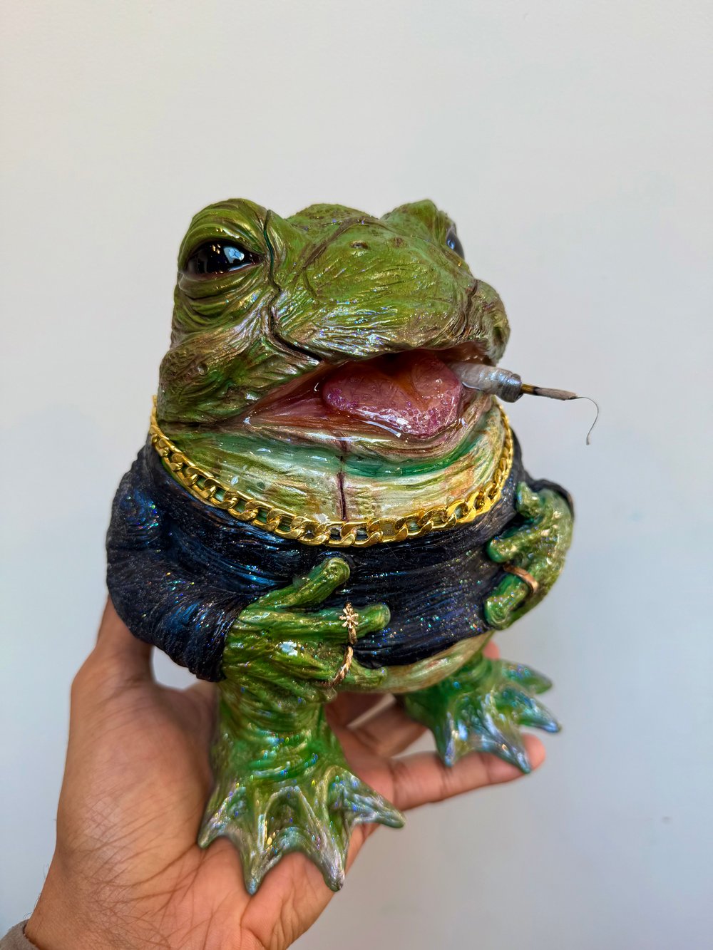 Viktar the frog sculpture 