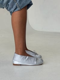 Image 2 of the CAMILLE ballerina flat in powder gray