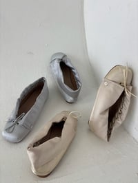 Image 5 of the CAMILLE ballerina flat in powder gray
