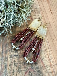 Image 2 of Peaces of Luanda in brownish red II. Beaded brass earrings n2