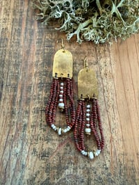 Image 12 of Peaces of Luanda in brownish red II. Beaded brass earrings n2